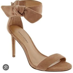 NIB Banana Republic Jasmine Biscotti Heels Size 8